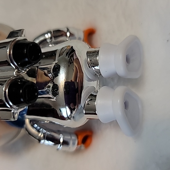 Ryan's World Ryan Silver and Blue Astronaut Space Suit 3" Figure - Picture 3 of 4